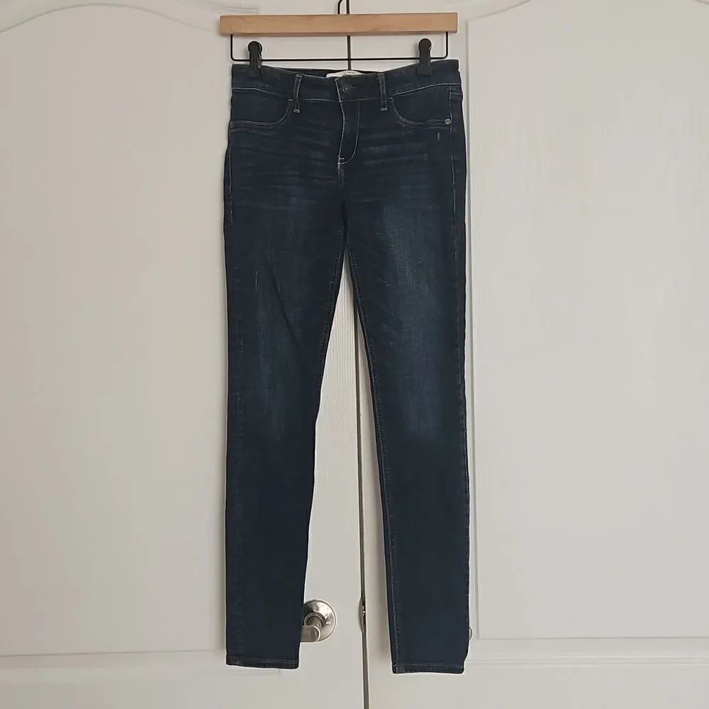 Abercrombie& Fitch Women's Mid-Rise Straight Leg Denim Jeans Dark Blue Washed 26